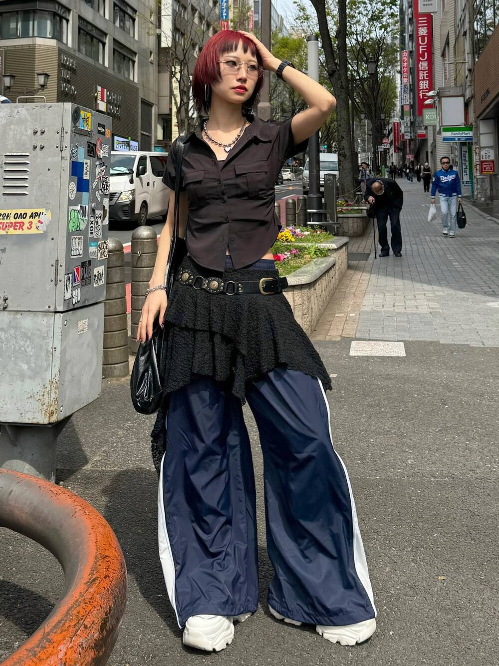 サイドZIPナイロンパンツ/322627を使った人気ファッション