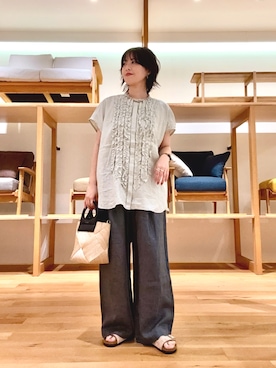 「かぐれ（カグレ）のリネンフリルフレンチシャツ（シャツ/ブラウス、グリーン系）」を使った、ｶﾅｺさん（レディース・162cm）の夏コーディネート