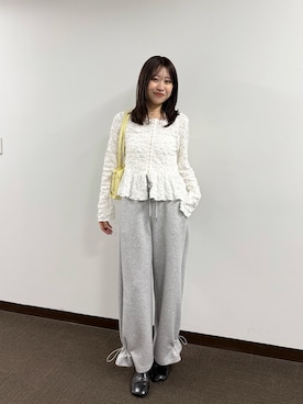 「mystic（ミスティック）のシャーリングペプラム TOPS（シャツ/ブラウス、ホワイト系）」を使った、hiyoriさん（レディース・156cm）の冬コーディネート