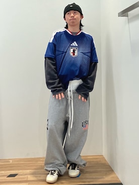 「adidas（アディダス）のサッカー日本代表 2026 ホーム レプリカ ユニフォーム / adidas（Tシャツ/カットソー）」を使った、HZさん（メンズ・168cm）の秋コーディネート