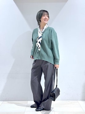 「アイテム（バンダナ/スカーフ、ホワイト系）」を使った、たかなさん（レディース・162cm）の秋コーディネート