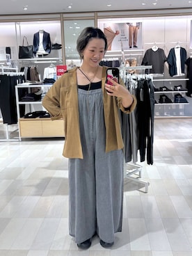 「アイテム（サロペット/オーバーオール、グレー系）」を使った、たかなさん（レディース・162cm）の秋コーディネート