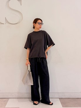 「URBAN RESEARCH DOORS（アーバンリサーチドアーズ）のヘムドロストプルオーバー（Tシャツ/カットソー、グレー系）」を使った、おおしまゆなさん（レディース・162cm）の夏コーディネート