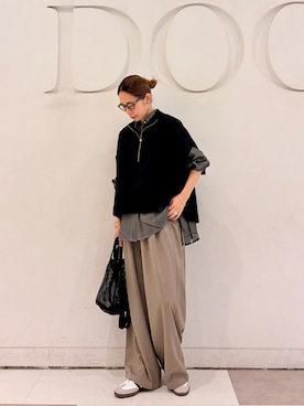 「URBAN RESEARCH DOORS（アーバンリサーチドアーズ）のシアーデニムシャツ｜春服/羽織り/日除け/カジュアル/通勤（シャツ/ブラウス、ブラック系）」を使った、おおしまゆなさん（レディース・162cm）の春コーディネート