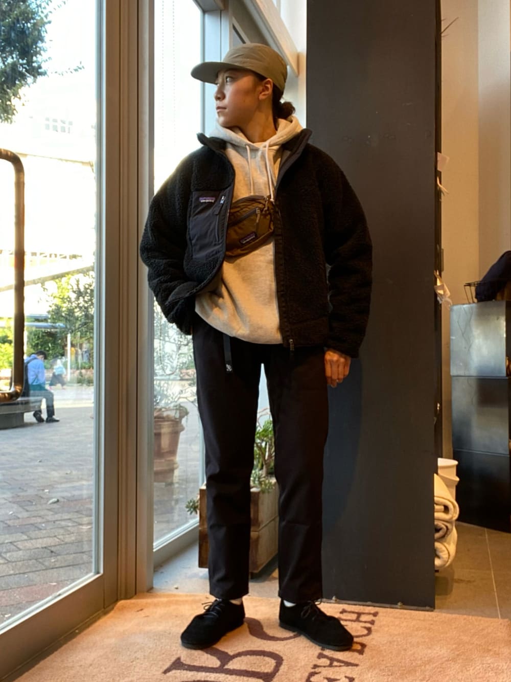 「スウェット、キャップ、patagonia、FORK&SPOON、DOORS、URBAN RESEARCH、フーディー、URBAN RESEARCH DOORS、レトロX、EKAL」｜「EKALのEKAL　ナイロンジェットキャップ（キャップ、グリーン系）」を使った、IRI TAKENAKAさん（メンズ・165cm）の秋コーディネートの1枚目の写真