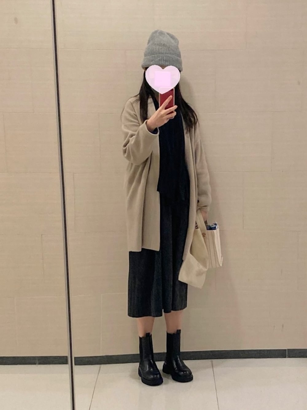 「ZARAのアイテム（ブーツ、ブラック系）」を使った、mmsさん（レディース・156cm）の冬コーディネートの1枚目の写真