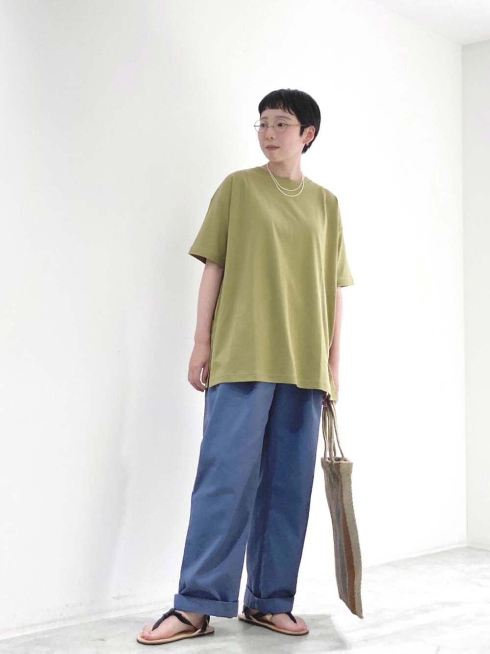 「かぐれ、アーバンリサーチ、Tシャツ、カジュアルコーデ、パンツスタイル、夏コーデ、カラーパンツ」｜「かぐれのドライコットンカットソー（Tシャツ/カットソー、イエロー系）」を使った、ごのいさん（レディース・160cm）の夏コーディネートの1枚目の写真