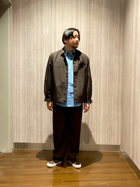 「URBAN RESEARCH DOORS（アーバンリサーチドアーズ）の『吸水速乾』セオアルファトラッカージャケット（その他アウター、ブラウン系）」を使った、KOICHI TANAKAさん（メンズ・170cm）の春コーディネート