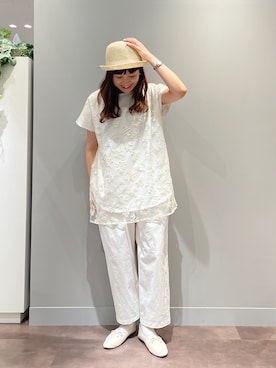 「刺繍」｜「アイテム（チノパンツ）」を使った、さちほさん（レディース・157cm）の春コーディネート