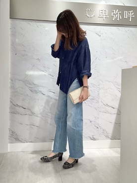 「アイテム（パンプス、ブルー系）」を使った、卑弥呼　ディアモール大阪店さん（レディース・164cm）の秋コーディネート