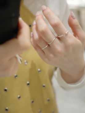 「TEN.（テン）のアイテム（リング）」を使った、horigamiakaneさん（レディース・156cm）の春コーディネート