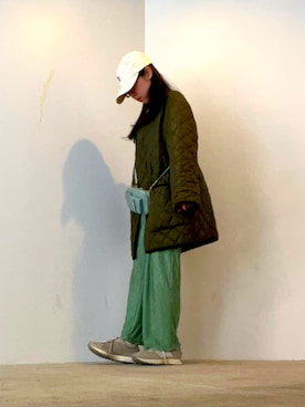 「Barbour（バブアー）のアイテム（ノーカラーコート、グリーン系）」を使った、ことりのガワ。さん（レディース・151cm）の春コーディネート