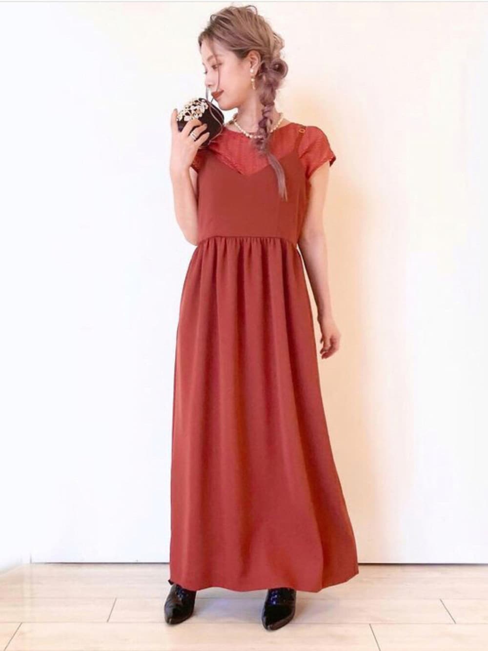「夏コーデ、ドレス、ワンピース、テラコッタ、kaene、formforma、結婚式、結婚式二次会スタイル、クラッチバッグ、ネックレス、レースアップシューズ、フォーマル、キレイめ」｜「Yves Saint Laurentのアイテム（ドレスシューズ、ブラック系）」を使った、formformaグランフロント大阪さん（レディース・152cm）の夏コーディネートの1枚目の写真