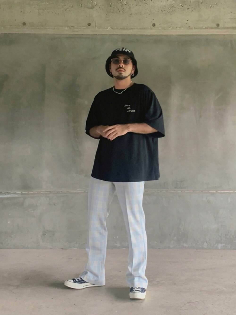 「Tシャツ、スニーカーコーデ、古着、古着MIX、チェックパンツ、今日のコーデ、ストリート、古着コーデ、CT70s、コンバース」｜「VINTAGEのアイテム（Tシャツ/カットソー、ブラック系）」を使った、トマトさん（メンズ・165cm）の夏コーディネートの1枚目の写真