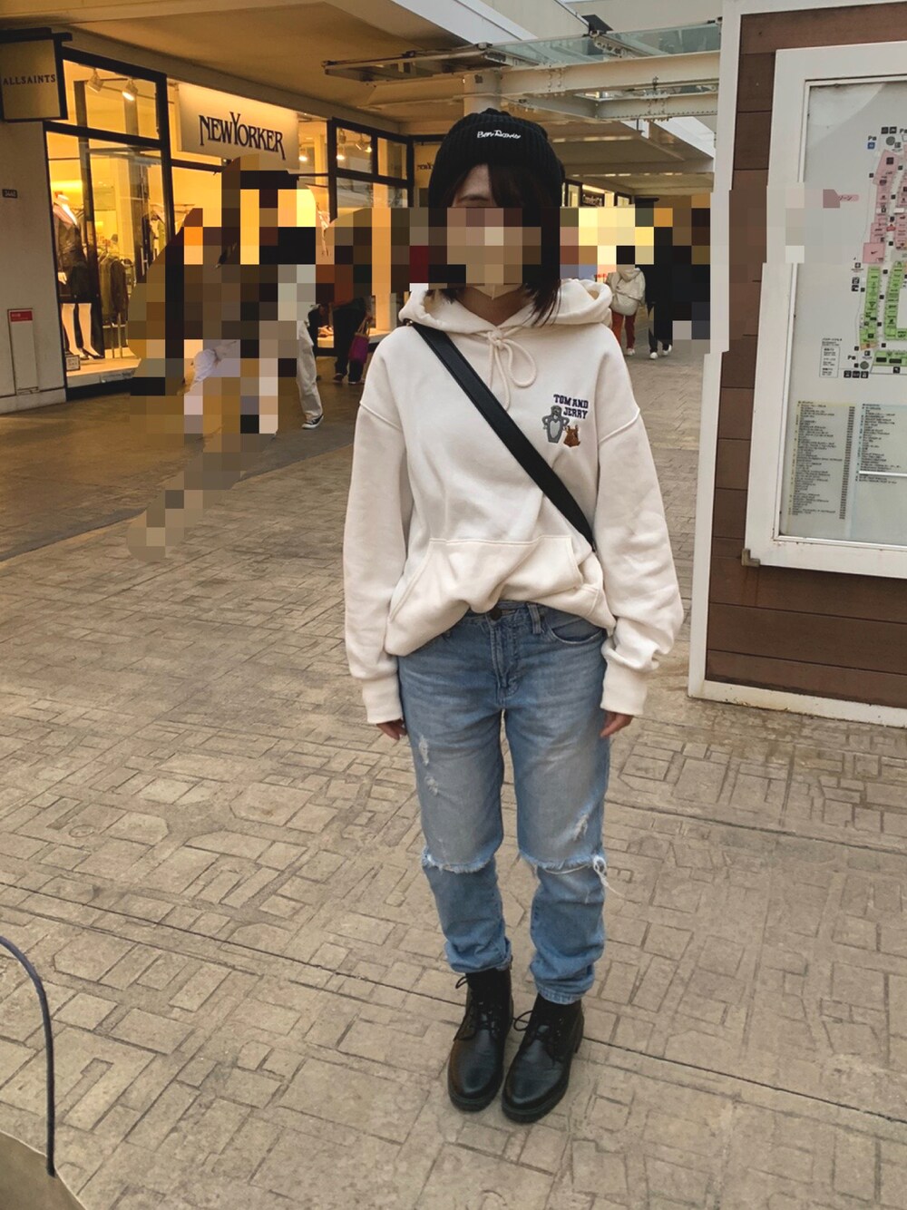 「オトナカジュアル、春、休日コーデ、ゆるコーデ、ラフ、低身長コーデ」｜「BEN DAVISの【BEN DAVIS】 スクリプトロゴニットキャップ（ニットキャップ/ビーニー、ブラック系）」を使った、eriさん（レディース・152cm）の春コーディネートの1枚目の写真