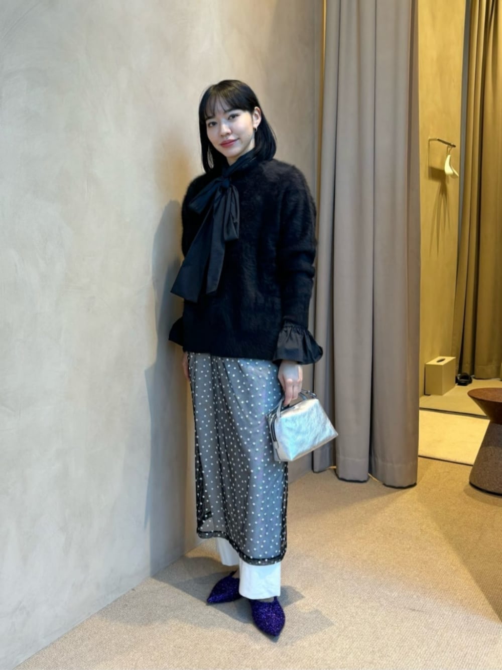 「モード、トレンド」｜「UNITED ARROWSのドット ドビー ブラウス（シャツ/ブラウス、ブラック系）」を使った、Izumisawa karinさん（レディース・165cm）の冬コーディネートの1枚目の写真