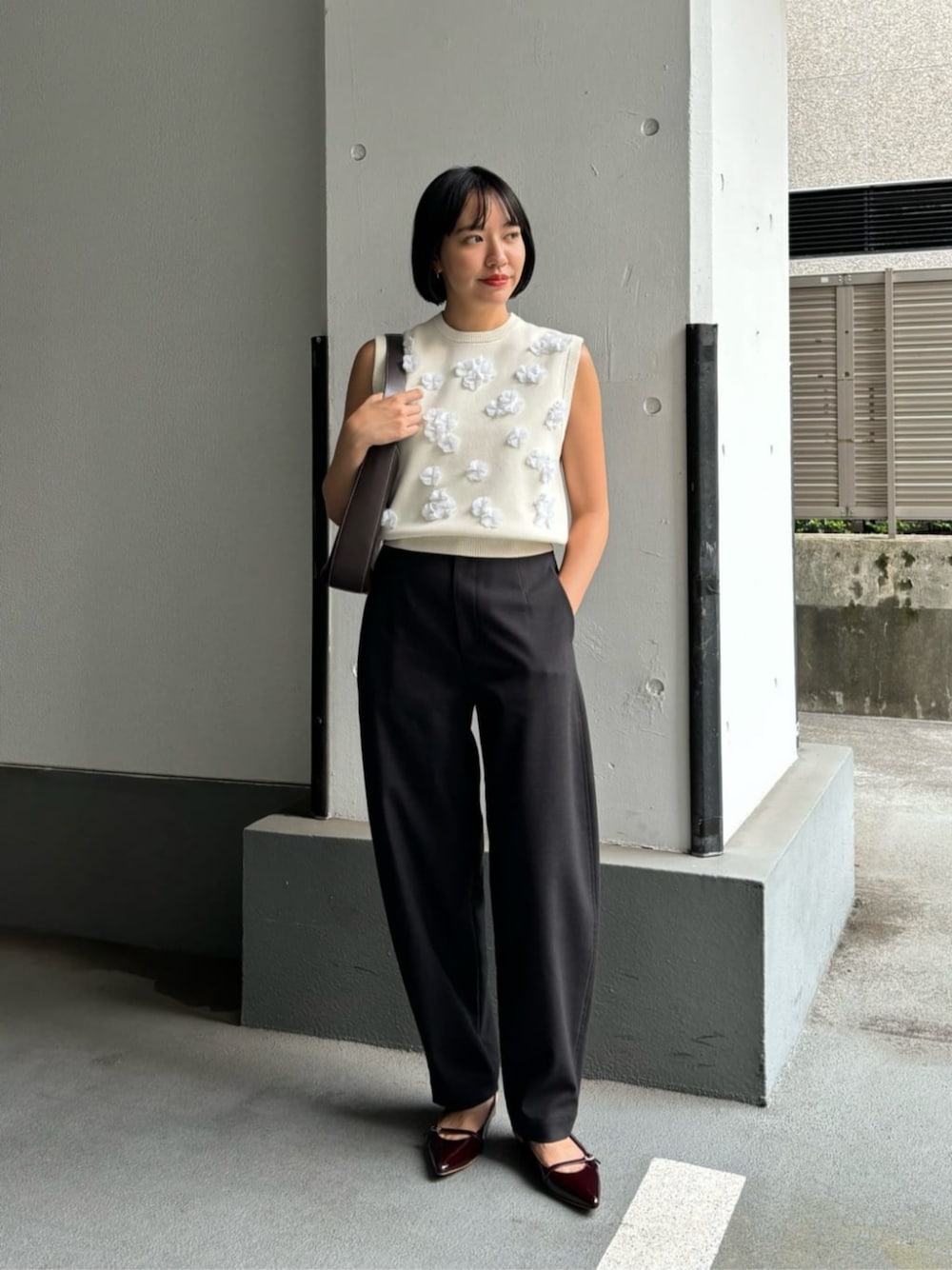 3D フラワーモチーフ ノースリーブ ニットベストを使った人気