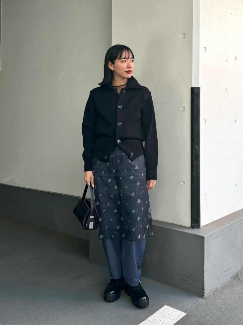 「モード、トレンド、カーディガン、ドレス、ワンピース、エンブロイダリー、シアーワンピース、メリージェーン、春服、春コーデ、LOEFF、UNITED ARROWS」｜「UNITED ARROWSのプラット メリージェーン（その他シューズ、ブラック系）」を使った、Izumisawa karinさん（レディース・165cm）の冬コーディネートの1枚目の写真