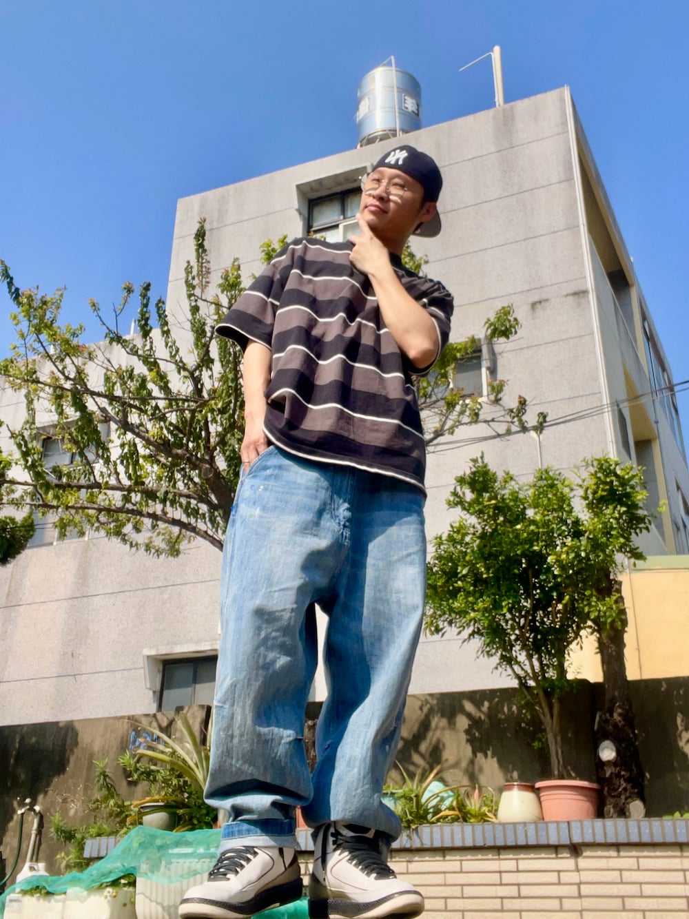 「Liberaidersのアイテム（デニムパンツ、ブルー系）」を使った、GuGuさん（メンズ・174cm）の春コーディネートの1枚目の写真