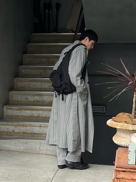 「GARDEN TOKYO（ガーデントウキョウ）のアイテム（ショルダーバッグ）」を使った、ware-mo-kou 井上慎斗さん（メンズ・184cm）の秋コーディネート
