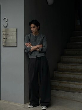 「アイテム（スウェットパンツ、シルバー系）」を使った、ware-mo-kou 井上慎斗さん（メンズ・184cm）の夏コーディネート
