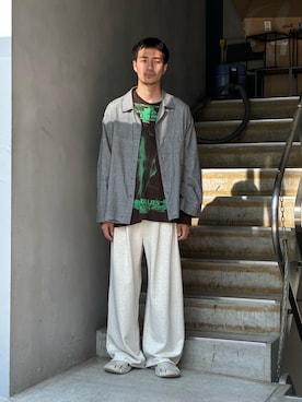 「Toironier（トワロニエ）のToironier/トワロニエ/2tuck Sweat Pants（その他パンツ、シルバー系）」を使った、ware-mo-kou 井上慎斗さん（メンズ・184cm）の夏コーディネート
