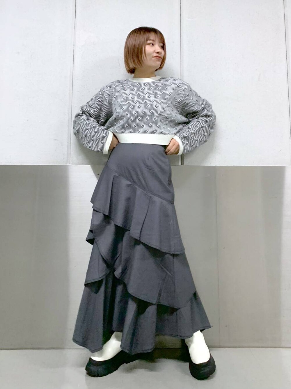 「低身長、カジュアル、モード、PAGEBOY、ニット、スカート、ロングスカート、着痩せ・細見え、女子会、女子ウケ、ブーツ、ショートブーツ、休日コーデ、旅行、テーマパーク」｜「PAGEBOYのサイドゴアショートブーツ（ブーツ、ホワイト系）」を使った、ゆいさん（レディース・154cm）の秋コーディネートの1枚目の写真