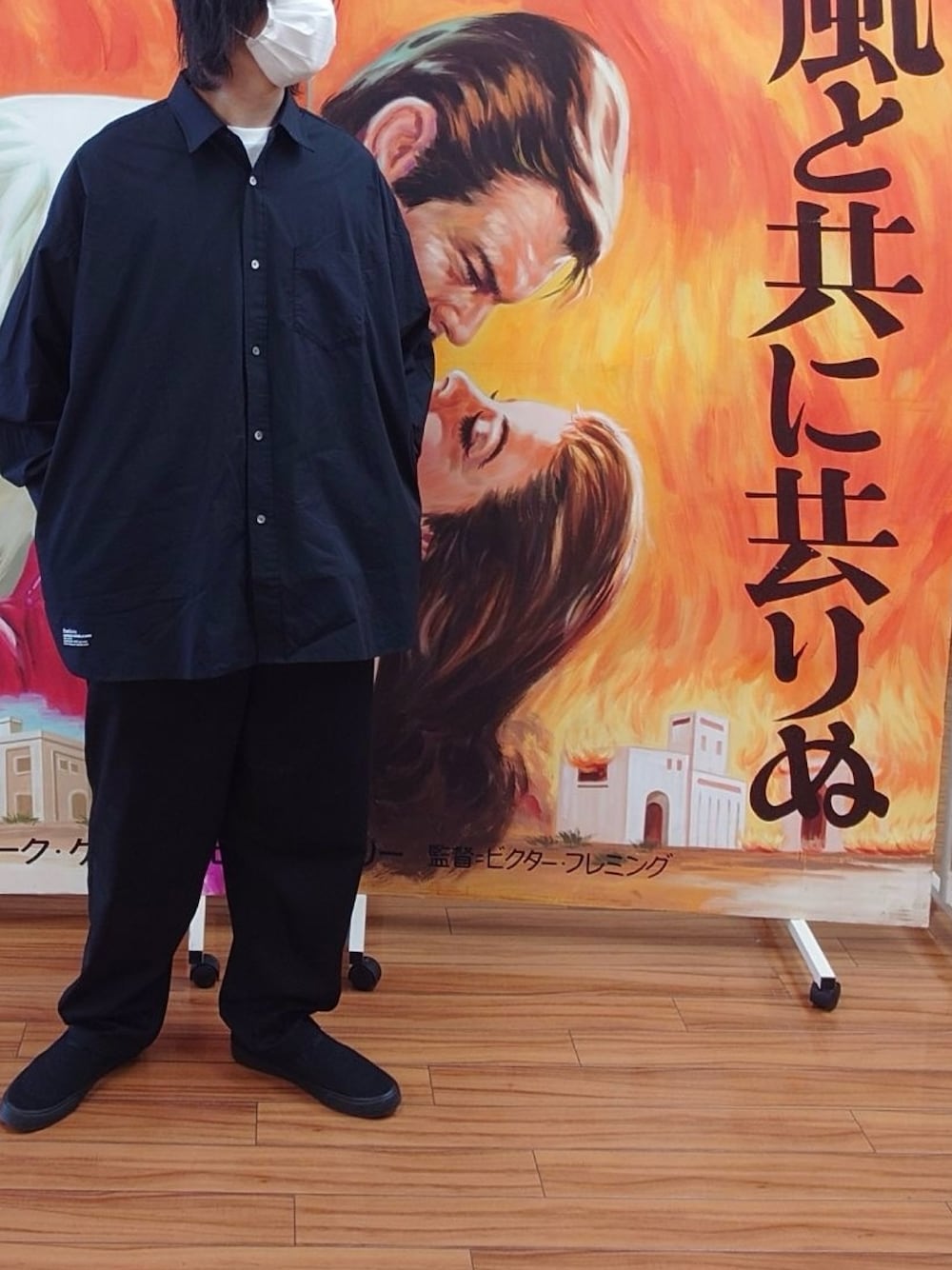 「ビッグシルエット、大人カジュアル、春服みてみて、メンズファッション、ワイドパンツ、オトナカジュアル、オールブラック、ブラック、オーバーサイズ」｜「STARTERのアイテム（スニーカー、ブラック系）」を使った、マークスさん（メンズ・180cm）の春コーディネートの1枚目の写真