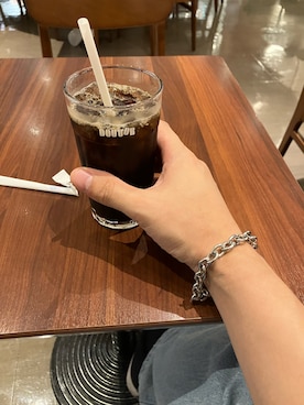 「カフェ」｜「アイテム（アクセサリー）」を使った、マークスさん（メンズ・180cm）の夏コーディネート