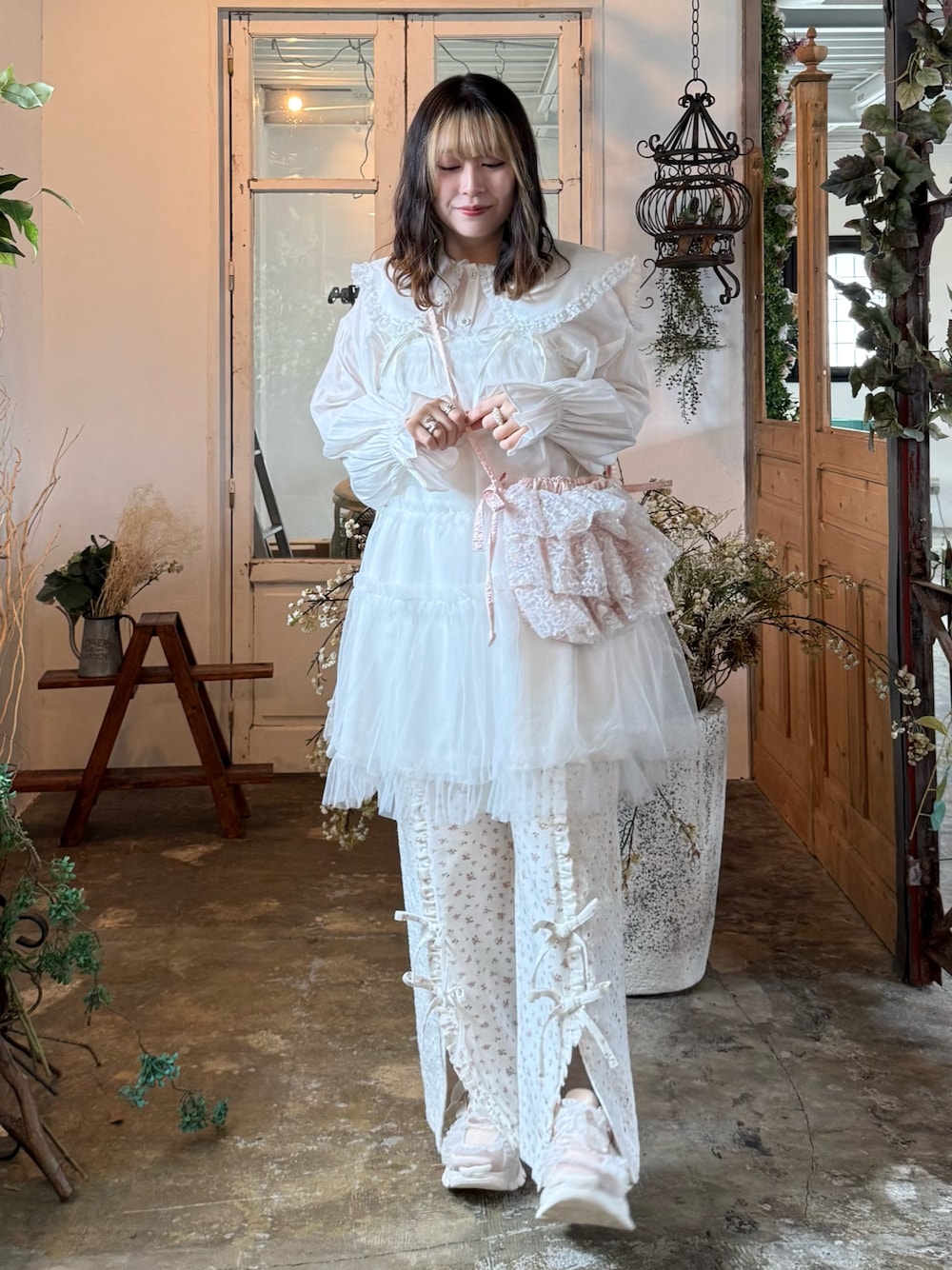 チュールコルセットミニワンピースを使った人気ファッション