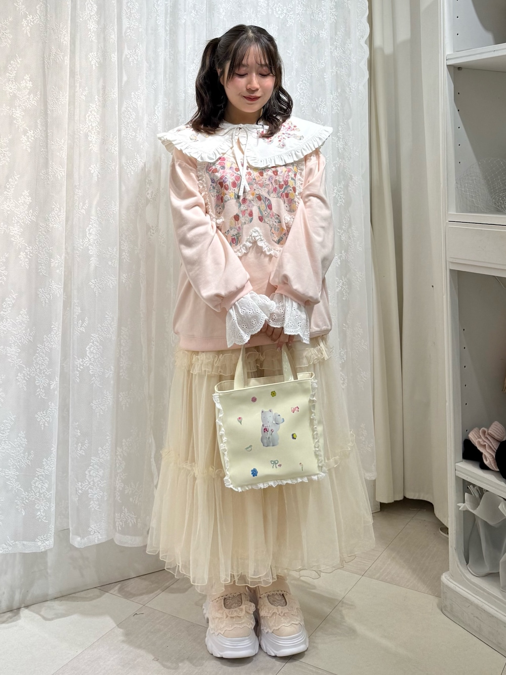 チュールドロストロングワンピースを使った人気ファッション