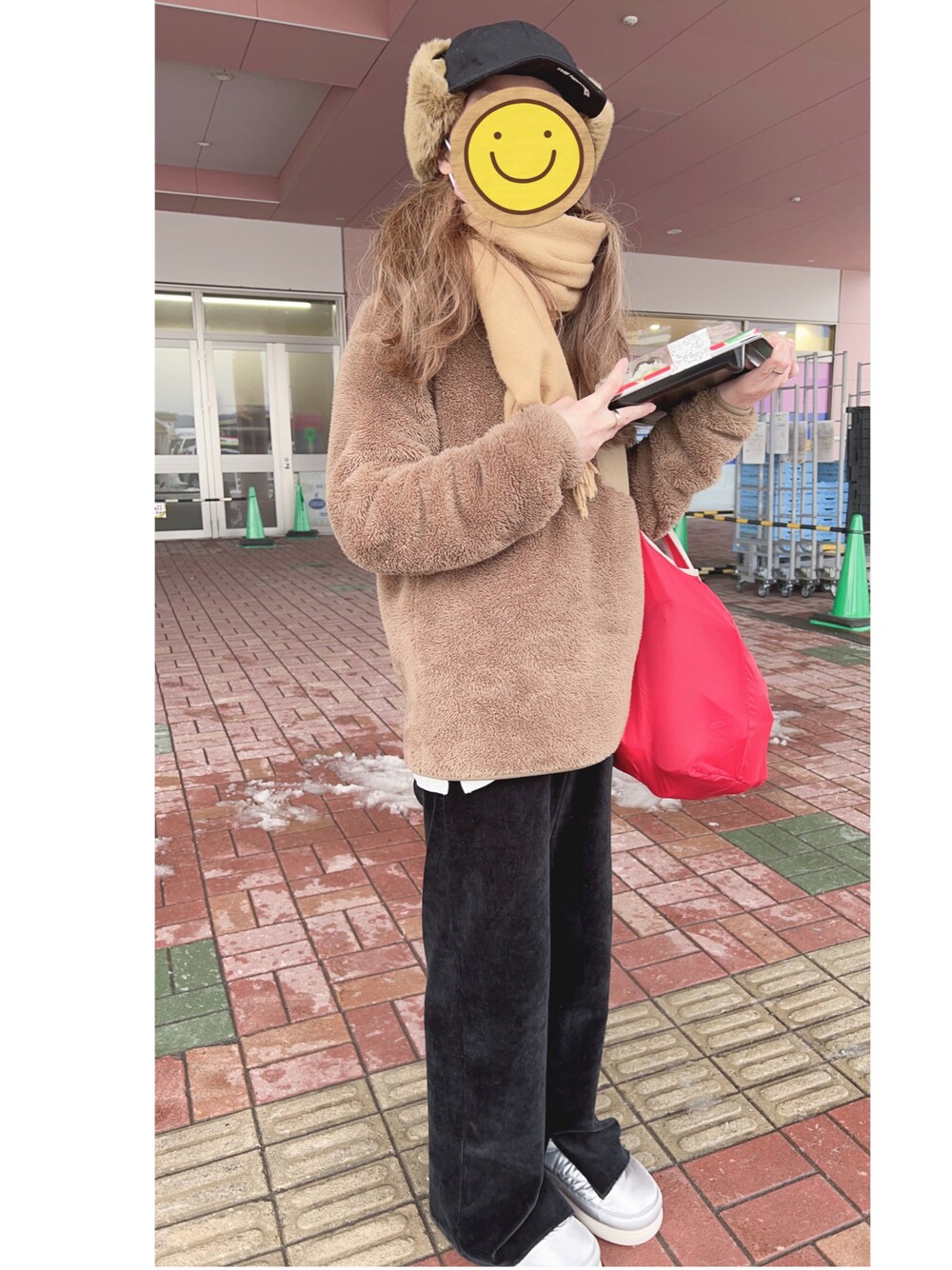 UGGのブーツ（シルバー系）を使った人気ファッション