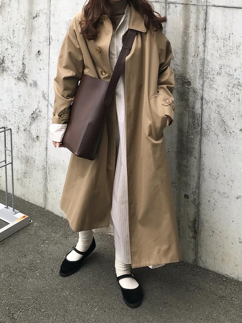 AURALEEのシャツワンピースを使った人気ファッション