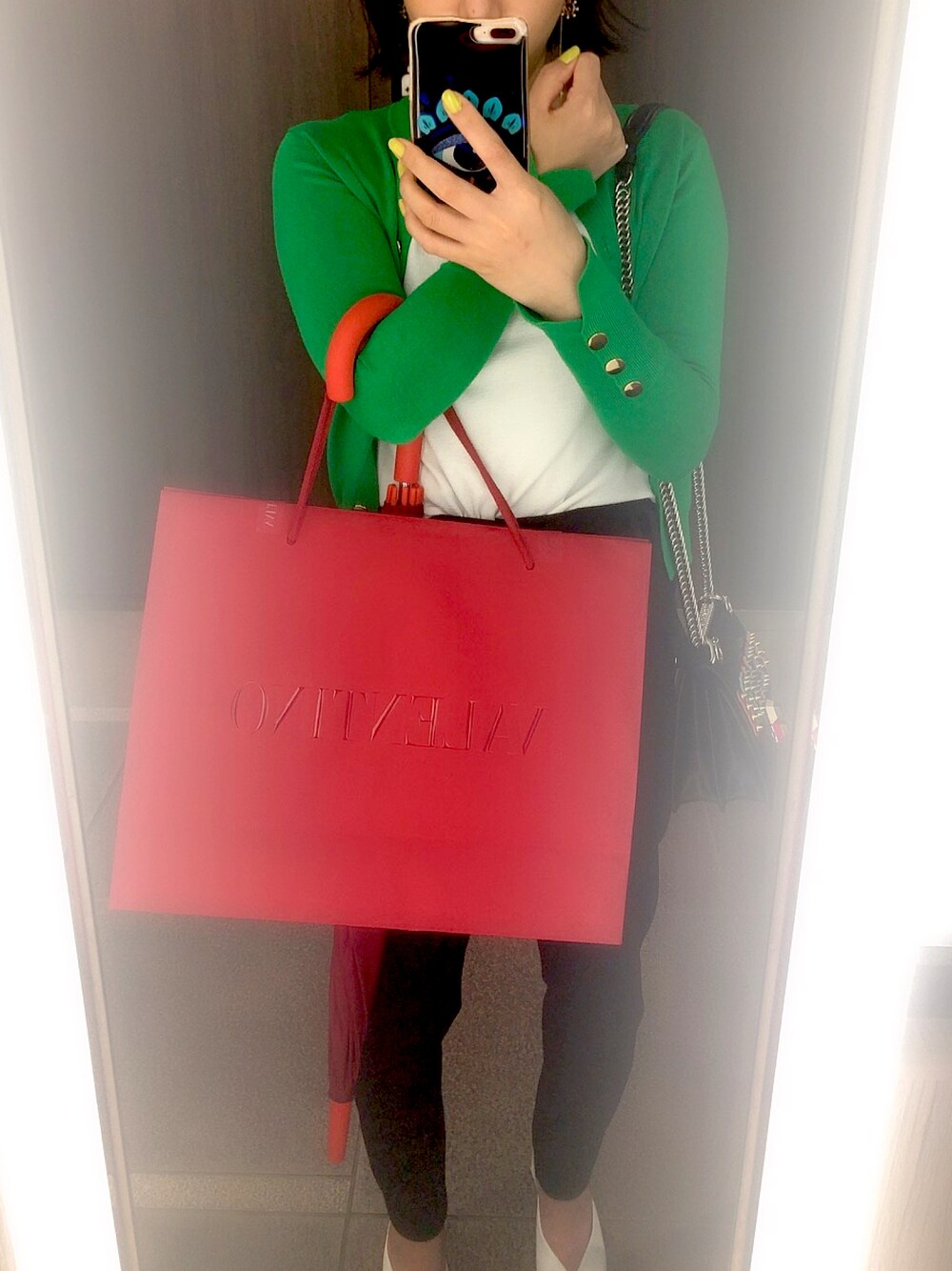 「KENZO、ZARA、グリーンニット、FENDI」｜「FENDIのFendi - ミニ キャナイ ショルダーバッグ - women - カーフレザー/ポリエステル/ポリウレタン/Acrylonitrile Butadiene Styrene (ABS) - ワンサイズ（ショルダーバッグ、ブラック系）」を使った、小池さん（レディース・159cm）の秋コーディネートの1枚目の写真
