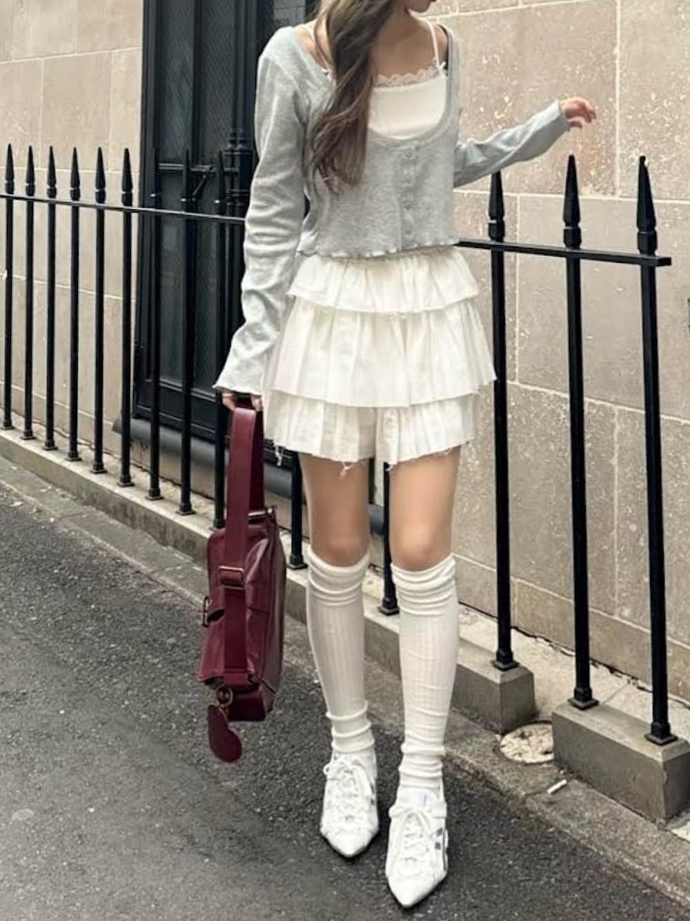 「ミュール、レイカズン(Ray Cassin)、ミュールコーデ、春コーデ、春服、レイヤードスタイル、骨格ストレート、骨格ウェーブ」｜「RAY CASSINのキャミセットチビロングTシャツ（Tシャツ/カットソー、グレー系）」を使った、RAYCASSIN_officialさん（レディース・155cm）の春コーディネートの1枚目の写真