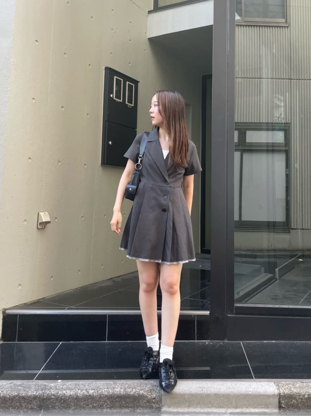 「骨格ウェーブ、ワンピース、ストライプ、ストライプワンピース、スーツ、オトナカジュアル、おでかけ服、今日のコーデ、きれいめコーディネート、ワンピーススタイル、秋服準備はじめました、ワンピースコーデ」｜「RAY CASSINのスーツジャケットミニワンピース（ワンピース、グレー系）」を使った、RAYCASSIN_officialさん（骨格ウェーブ・レディース・160cm）の夏コーディネートの1枚目の写真