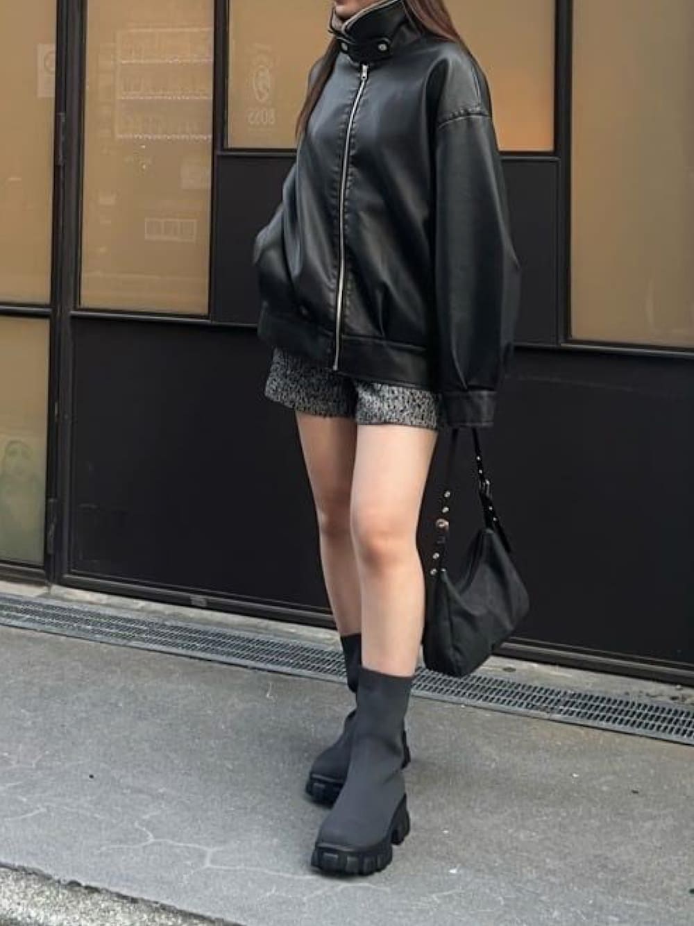 「ブルゾン、Ray Cassin、アウター、冬コーデ、あざと女子、秋っぽコーデ更新中、モノトーン、大人女子コーデ」｜「RAY CASSINの【ボア取り外し可能】レザーボア付ブルゾン / ジャケット / ライダース（ブルゾン、ブラック系）」を使った、RAYCASSIN_officialさん（レディース・157cm）の秋コーディネートの1枚目の写真