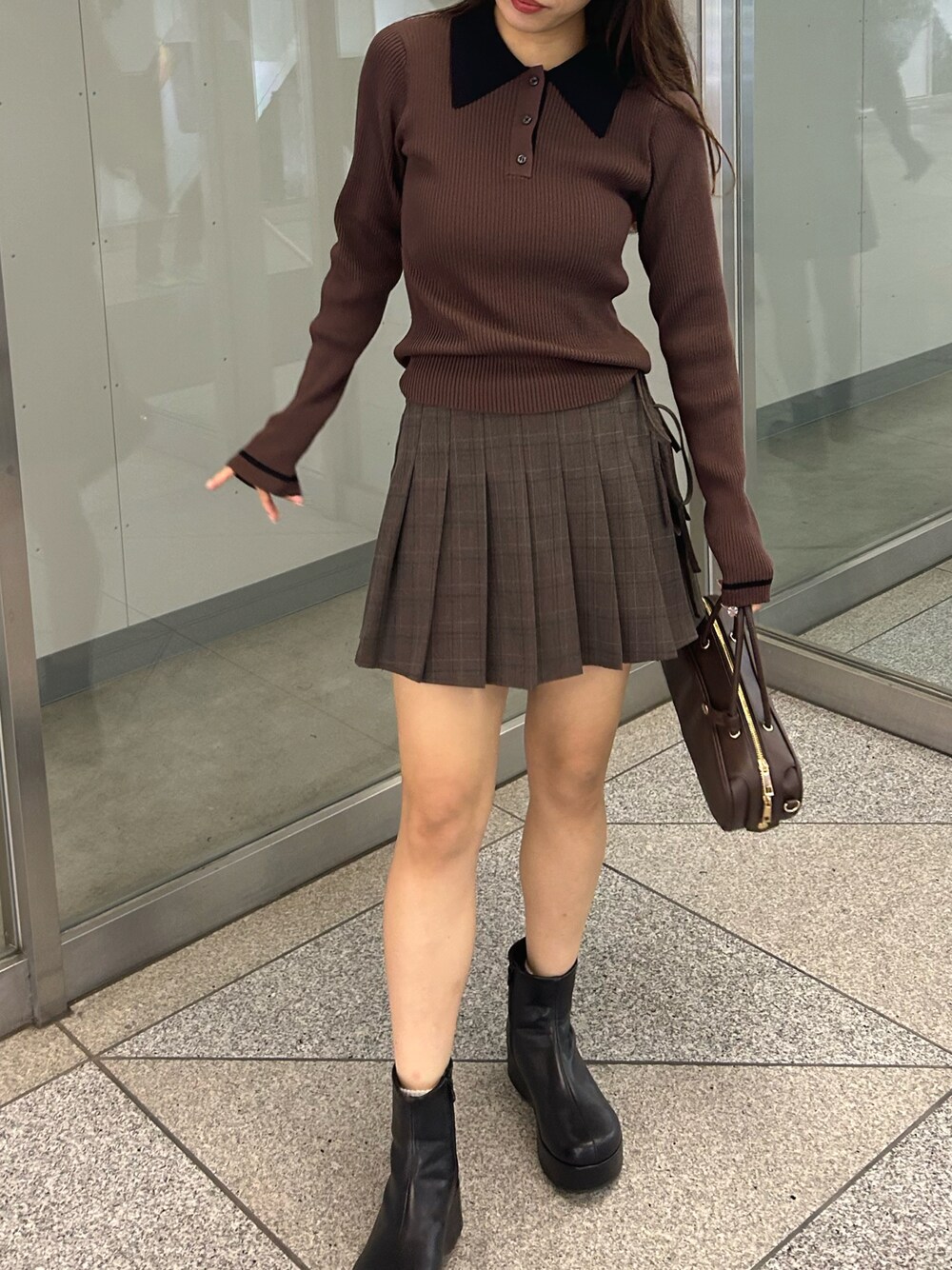 「ニット、秋冬コーデ、大人可愛い、ootd、きれいめカジュアル、ブーツスタイル、Ray Cassin、低身長女子、甘辛mix」｜「RAY CASSINの【4色展開】配色ポロパフニット（ニット/セーター、ブラウン系）」を使った、RAYCASSIN_officialさん（レディース・157cm）の秋コーディネートの1枚目の写真