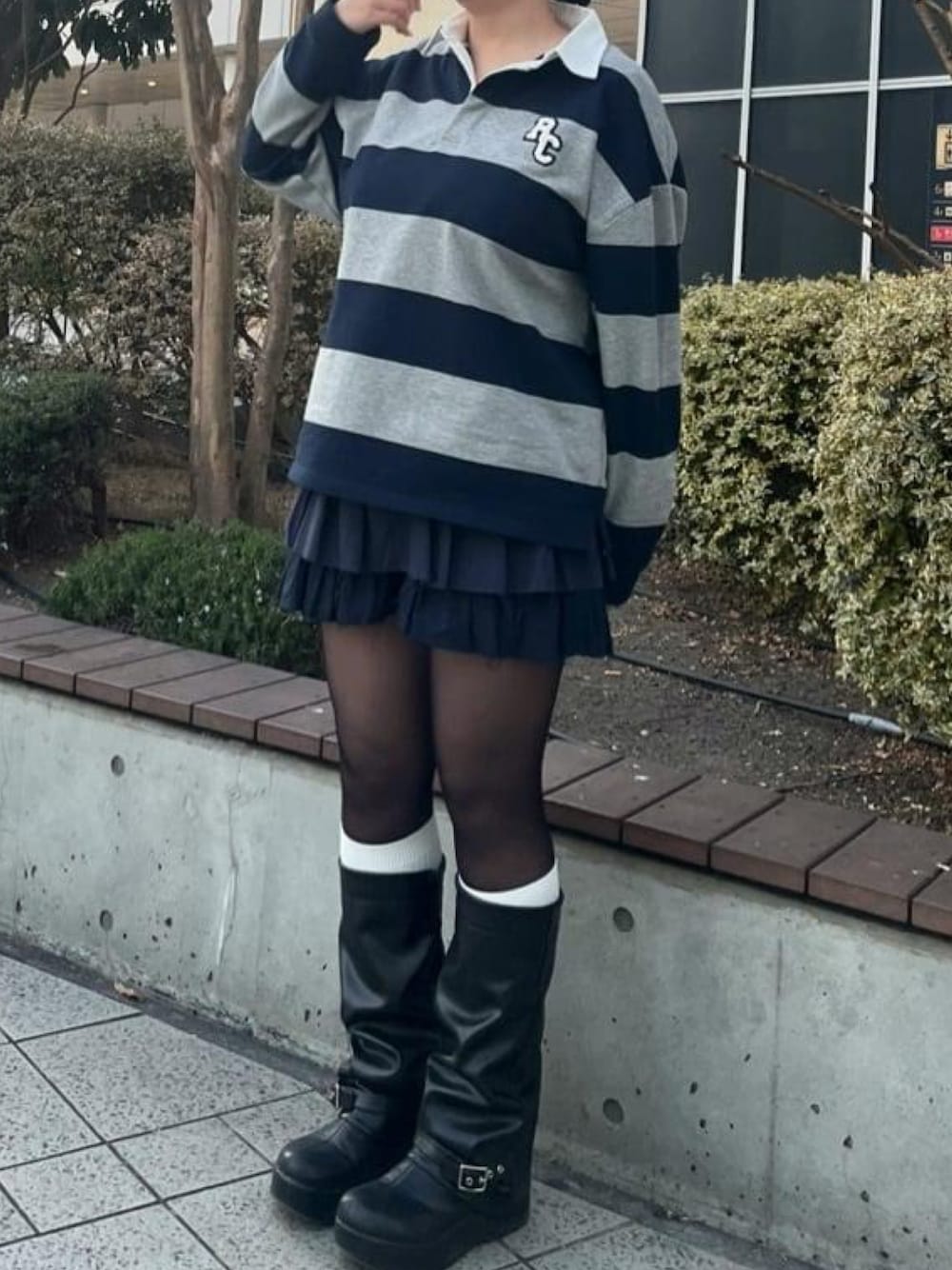 「RAY CASSINの【2025SS】ラグビーシャツ　/　ポロシャツ（Tシャツ/カットソー、ブルー系）」を使った、RAYCASSIN_officialさん（レディース・158cm）の冬コーディネートの1枚目の写真