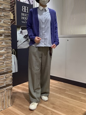 「TOKYO SHIRTS（トウキョウシャツ）のニット アンチピリング 裾丸 Vネック カーディガン 長袖 レディース（カーディガン/ボレロ、ブルー系）」を使った、BRICK HOUSE by Tokyo Shirts 名古屋茶屋イオンモール店さん（メンズ・173cm）の秋コーディネート