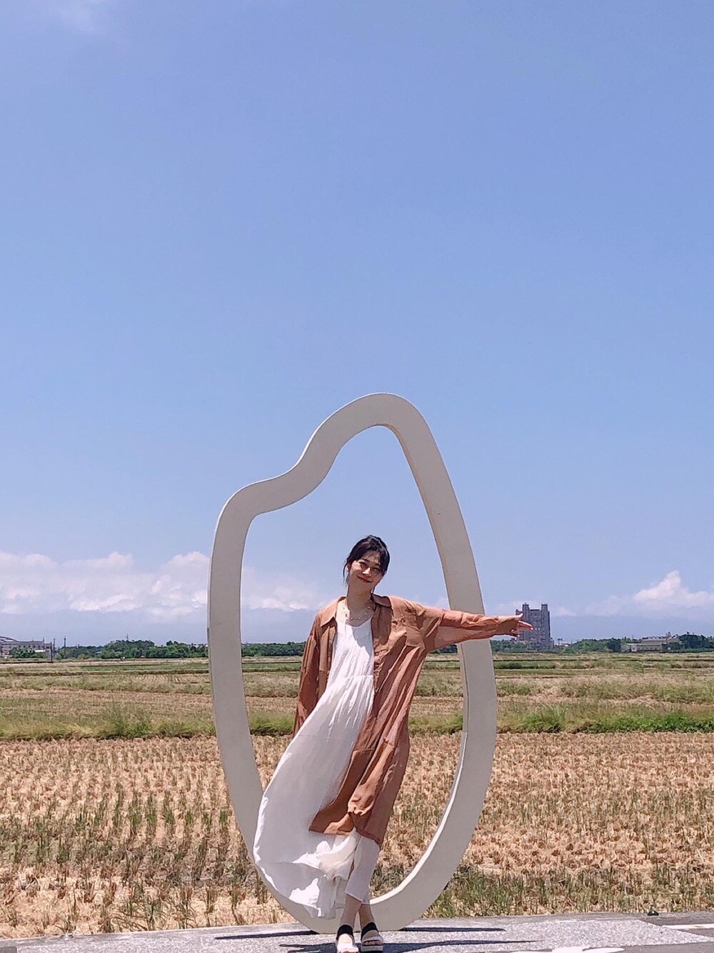 「mougganのアイテム（ジャケット/アウター、オレンジ系）」を使った、Sr.Pさん（レディース・172cm）の夏コーディネートの1枚目の写真