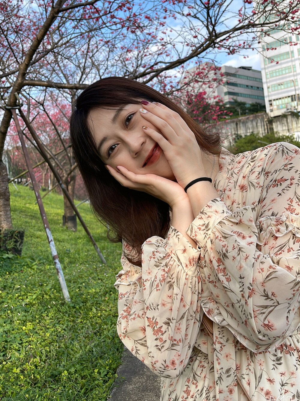 「東湖櫻花」｜「no brandのアイテム（ワンピース、ベージュ系）」を使った、Sr.Pさん（レディース・172cm）の冬コーディネートの1枚目の写真