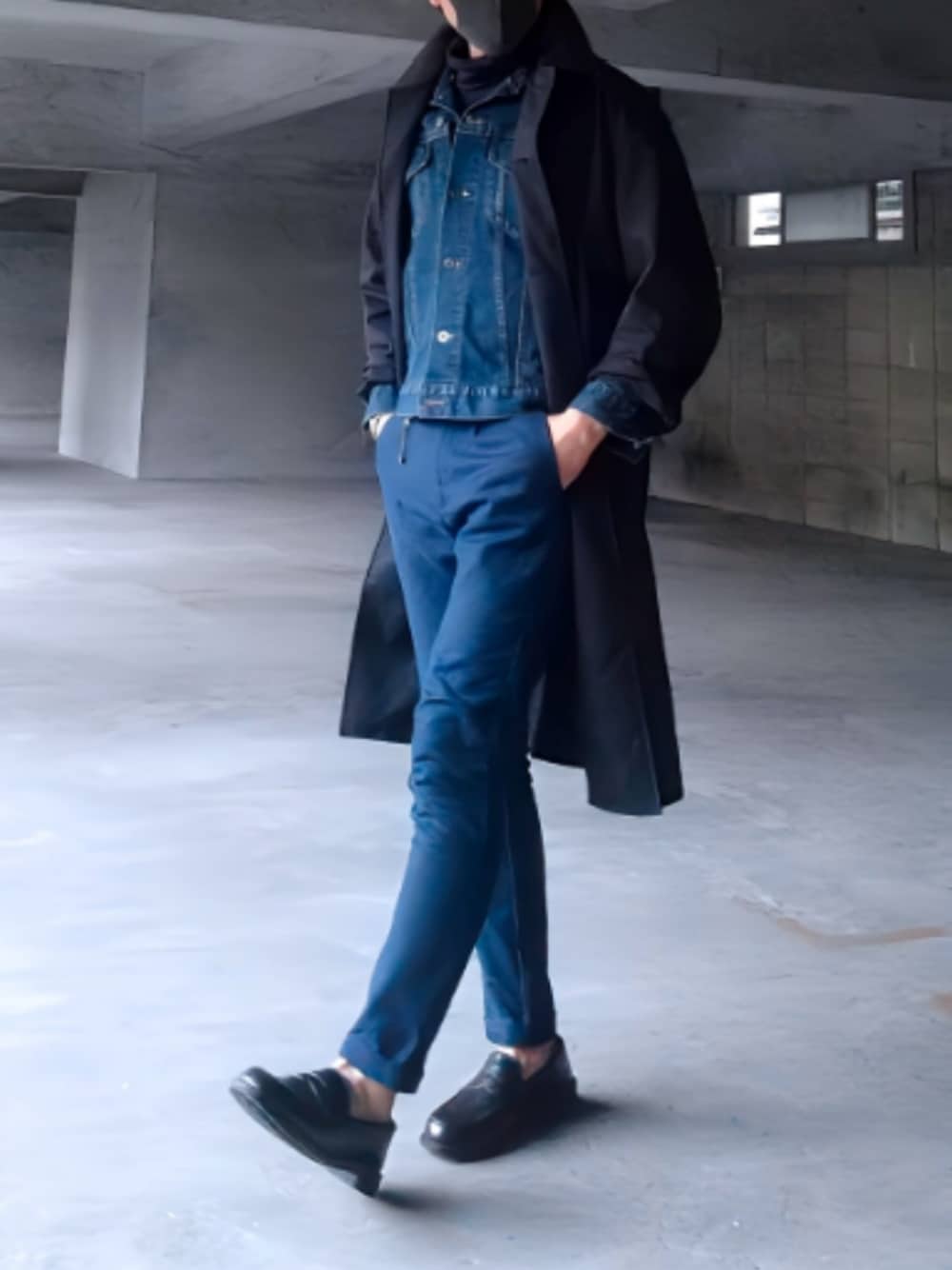 「冬コーデ、休日スタイル、きれいめカジュアル、大人カジュアル、シンプルコーデ、オーバーサイズ、ステンカラーコート、UNIQLO U、デニムジャケット、ローファー、ナノユニバース(nano･universe)」｜「NANO universeのアイテム（ローファー、ブラウン系）」を使った、tutimurajyaku1997さん（メンズ・172cm）の冬コーディネートの1枚目の写真