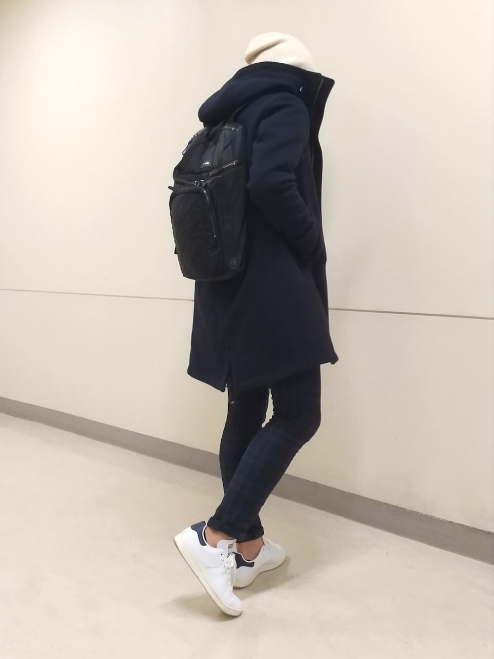 「adidas Originalsのアイテム（スニーカー、ホワイト系）」を使った、tutimurajyaku1997さん（メンズ・172cm）の冬コーディネートの1枚目の写真
