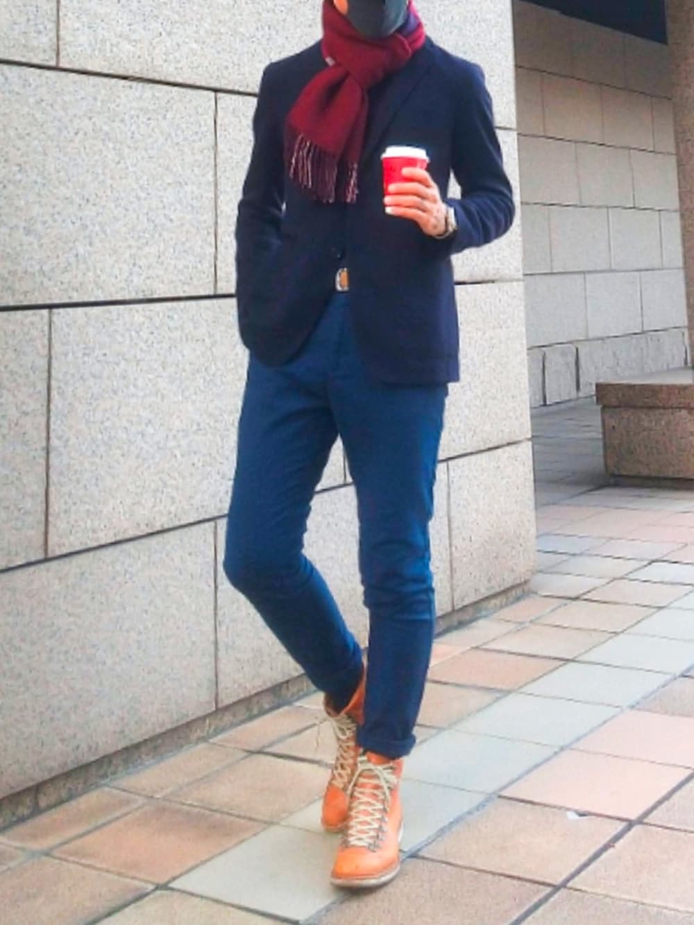 「冬コーデ、休日スタイル、きれいめカジュアル、大人カジュアル、シンプルコーデ、マフラーぐるぐる、マウンテンブーツ、キャメル、ジャケット、ネイビー」｜「SHETLAND FOXのアイテム（ブーツ、ブラウン系）」を使った、tutimurajyaku1997さん（メンズ・172cm）の冬コーディネートの1枚目の写真
