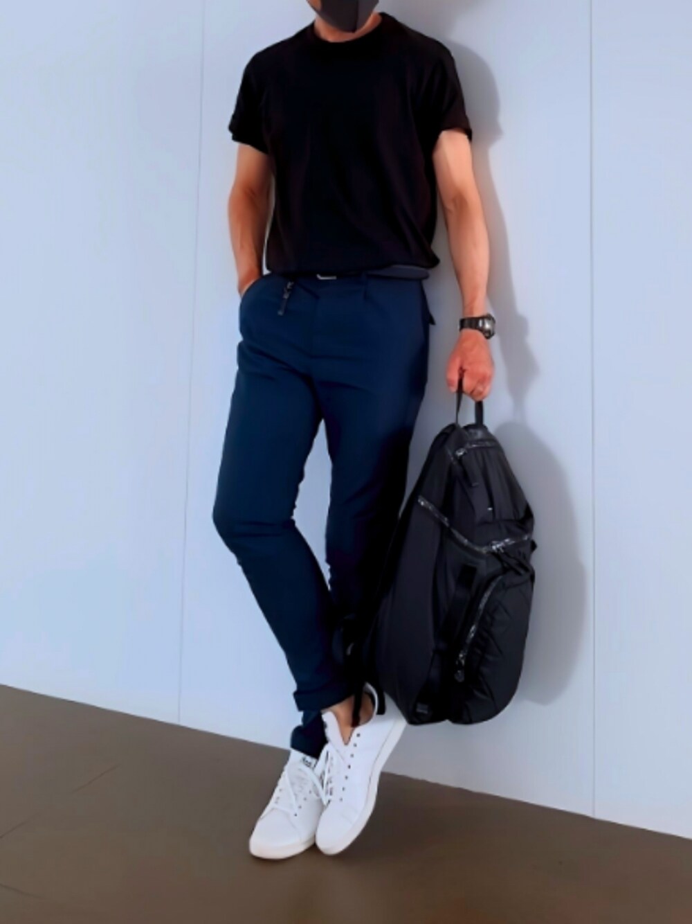 「秋コーデ、休日スタイル、きれいめカジュアル、大人カジュアル、シンプルコーデ、スラックス、スタンスミス、ZARA、GU、MONCLER、リュック」｜「adidas Originalsのアイテム（スニーカー、ホワイト系）」を使った、tutimurajyaku1997さん（メンズ・172cm）の秋コーディネートの1枚目の写真