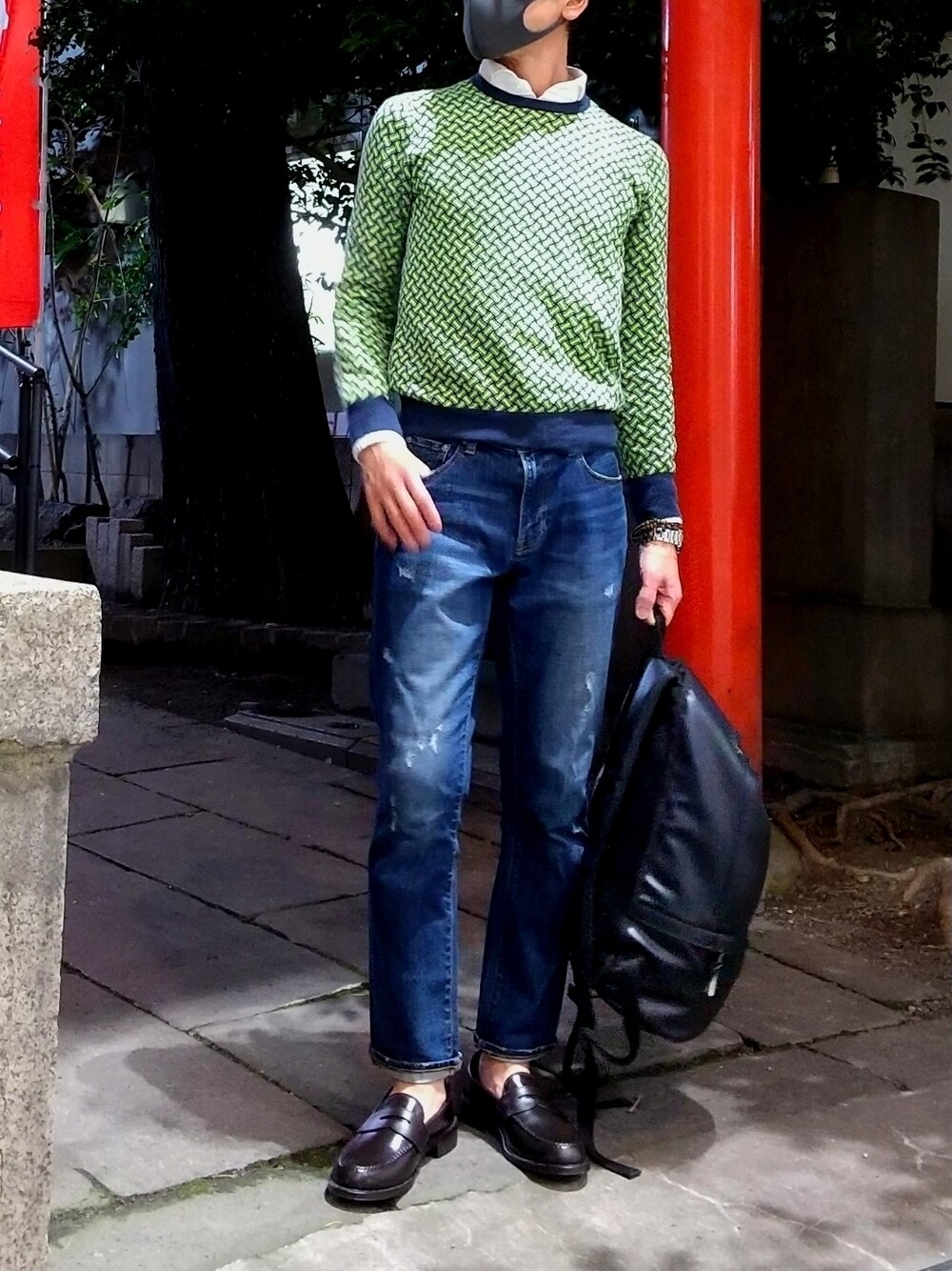 「休日スタイル、大人コーデ、ローファー、ネオンカラー、デニム、大人カジュアル、UNIQLO、トラッドスタイル、ビタミンカラー、デニムっていいよね、レイヤードスタイル」｜「NANO universeのアイテム（スリッポン、ブラウン系）」を使った、tutimurajyaku1997さん（メンズ・172cm）の春コーディネートの1枚目の写真