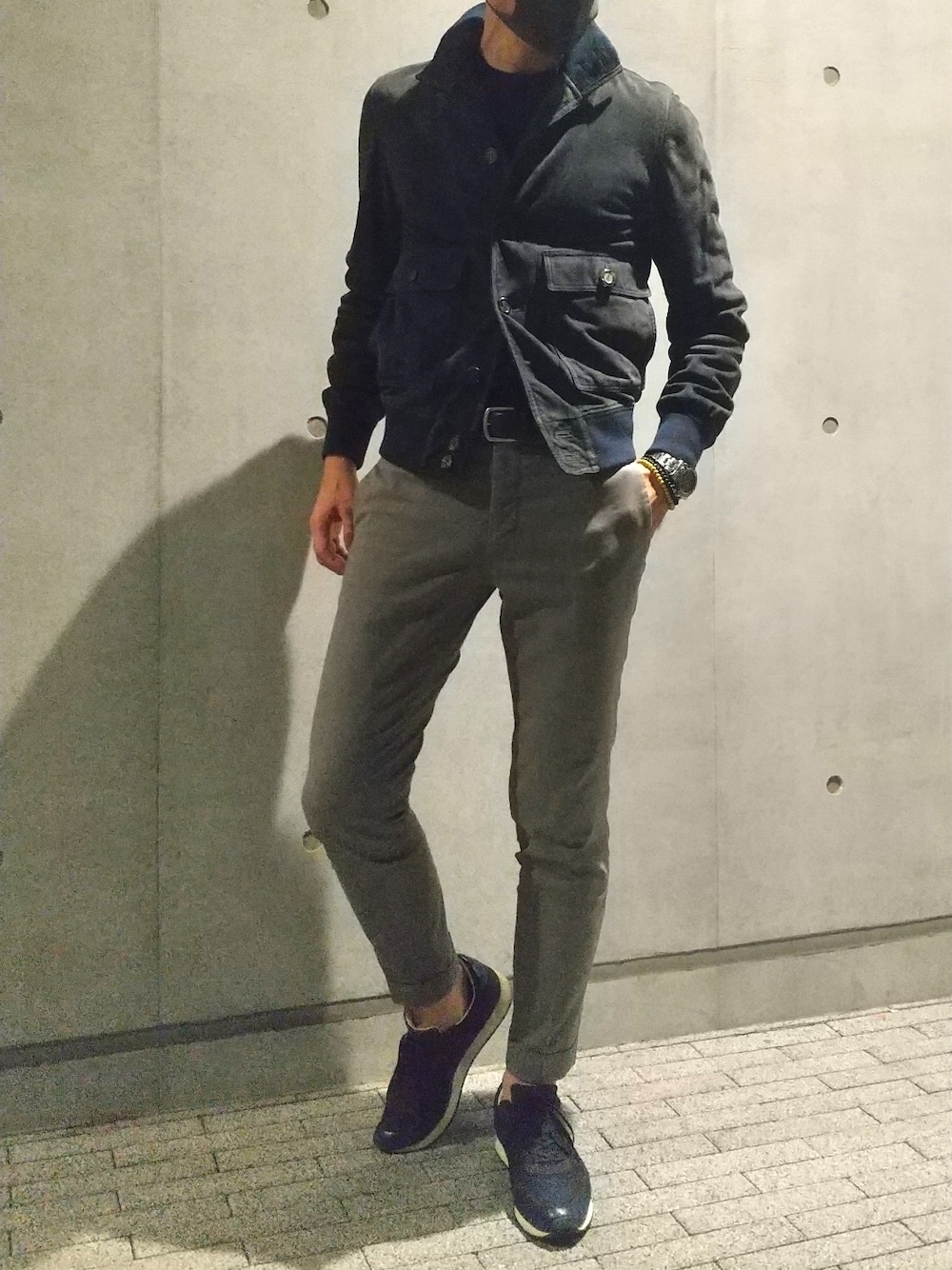「秋冬コーデ、休日スタイル、シンプルコーデ、大人カジュアル、きれいめカジュアル、UNIQLO、ZARA、チノパン、インコテックス、バルスタリーノ、バルスター」｜「ZARAのアイテム（スニーカー、ブルー系）」を使った、tutimurajyaku1997さん（メンズ・172cm）の冬コーディネートの1枚目の写真