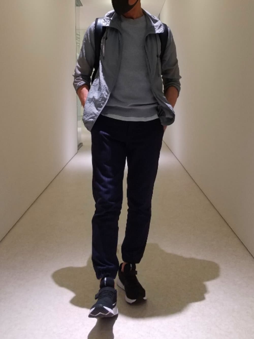 「初夏コーデ、大人カジュアル、きれいめカジュアル、休日スタイル、シンプルコーデ、ジョガーパンツ、パーカー、UNIQLO、ZARA、NIKE、スニーカー、ネイビー」｜「NIKEのアイテム（スニーカー、ブラック系）」を使った、tutimurajyaku1997さん（メンズ・172cm）の夏コーディネートの1枚目の写真