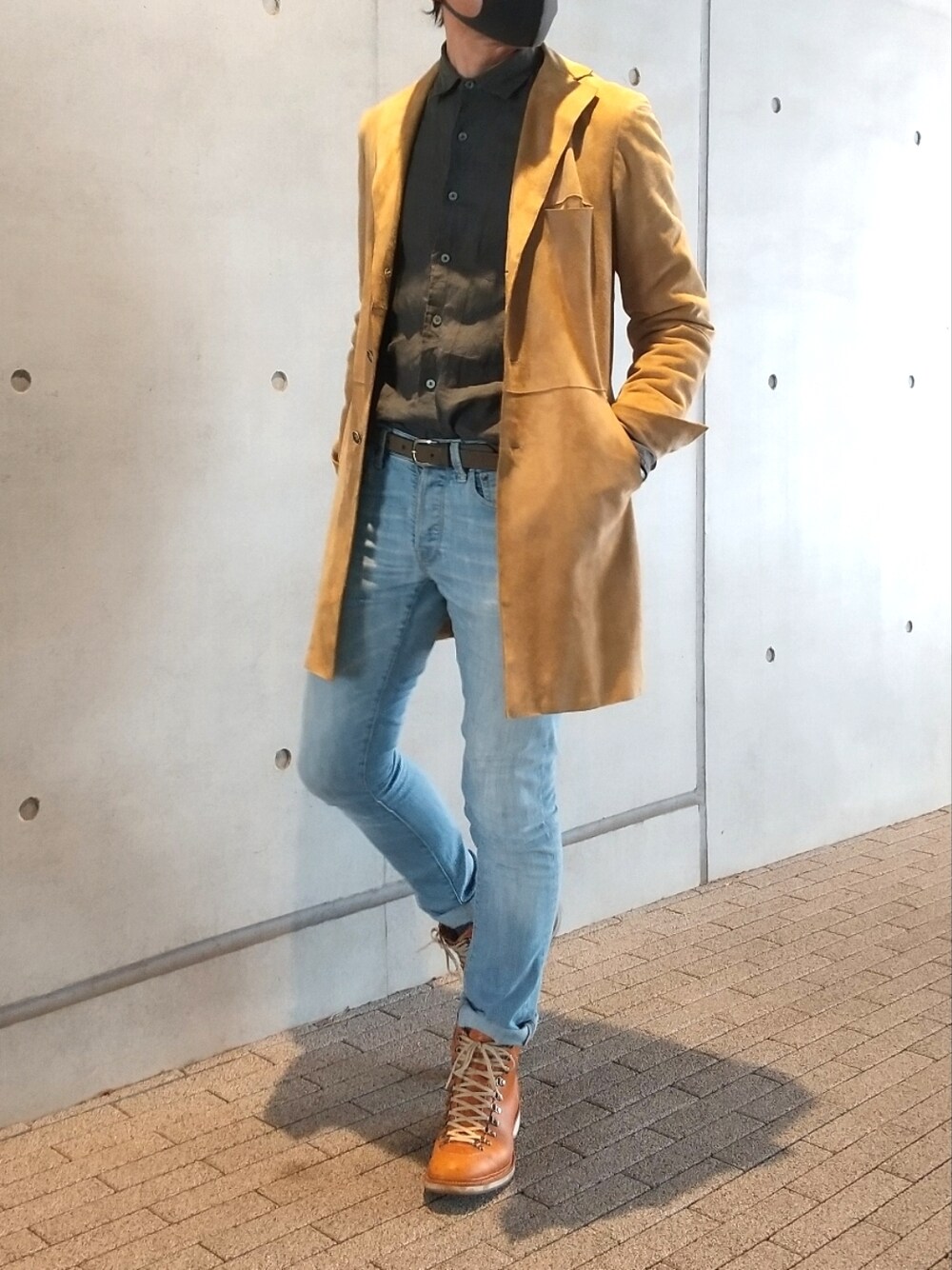 「春コーデ、休日スタイル、きれいめカジュアル、大人カジュアル、シンプルコーデ、デニム、マウンテンブーツ、チェスターコート、レザーコート、エンメティ、シビリア、GU、チョコ同盟🖤」｜「SHETLAND FOXのアイテム（ブーツ、ブラウン系）」を使った、tutimurajyaku1997さん（メンズ・172cm）の冬コーディネートの1枚目の写真